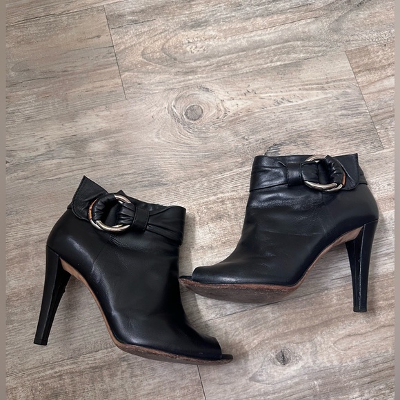Gucci Bootie Heels with Peak Toe - Picture 4 of 15
